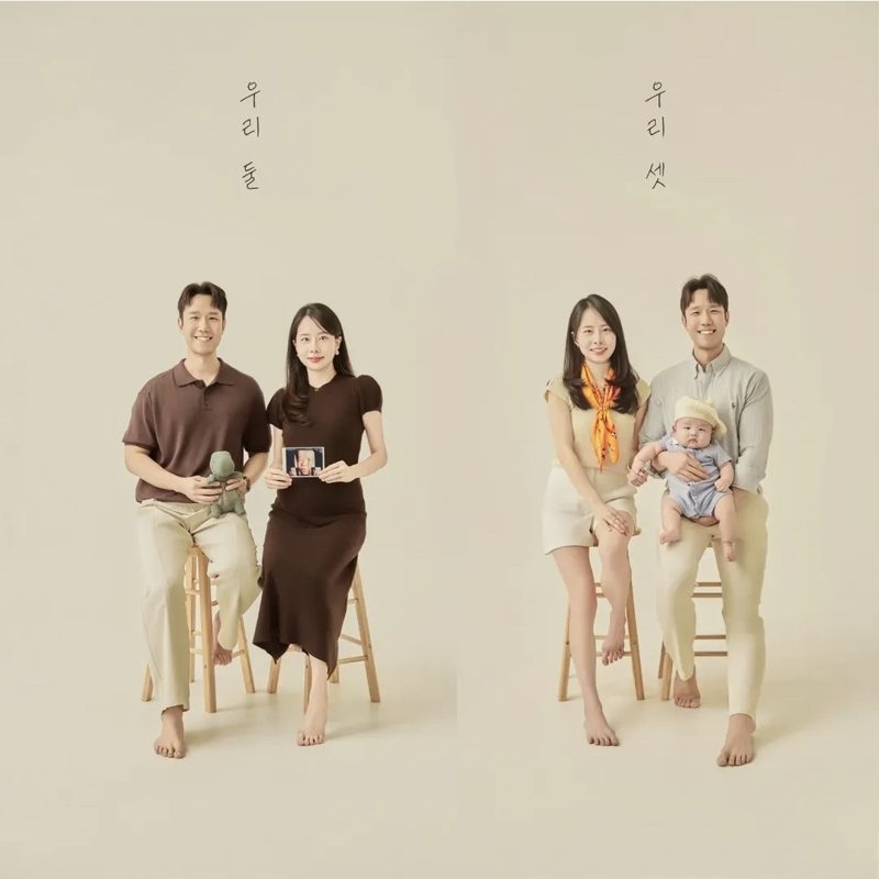 초음파 사진을 든 부부와 아기를 안은 세 가족을 나란히 담은 가족사진